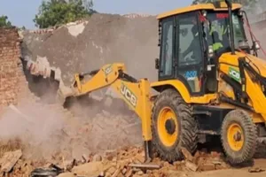  नगर पालिका की जमीन पर बनी मस्जिद और 33 मकानों पर चलेगा बुलडोजर, संभल प्रशासन ने जारी किया नोटिस 