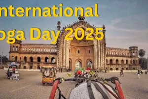 International Yoga Day 2025 : ऐतिहासिक विरासत रूमी दरवाजा बना योग का प्रतीक स्थल, LU के छात्रों ने किया योगाभ्यास