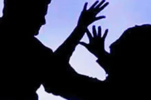 पत्नी से अवैध संबंध के शक में मजदूर की हत्या, आपस में कहासुनी के चलते ईंट से कूचा सर 