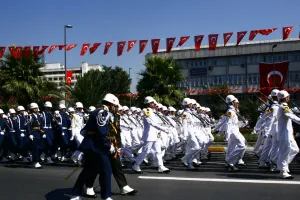 अमेरिकी सेना के 250वें और राष्ट्रपति ट्रंप के 79वें जन्मदिन पर होगी सैन्य परेड, 2 लाख लोगों के शामिल होने का अनुमान