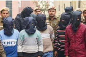 दिल्ली के भारत नगर में पकड़े गए 36 बांग्लादेशी, बिना वैध यात्रा दस्तावेजों, परमिट के मजदूर बनकर कर रहे थे काम 