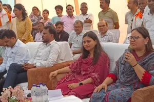 'सुनी फरियाद, दिए सुझाव' गोंडा की 6 ग्राम पंचायतों में चौपाल का आयोजन, डीएम ने योजनाओं की परखी हकीकत