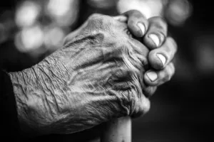 नोएडा में अवैध वृद्धाश्रम से बचाये गए 42 बुजुर्ग, नर्क जैसे हालत में रहने को थे मजबूर, पुलिस ने छापा मारकर किया रेस्क्यू