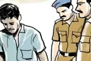 बस्ती : बैंककर्मियों को लूटने वाले आरोपी गिरफ्तार, मुठभेड़ में घायल 25 हजार का इनामी बदमाश, स्पेशल टीम ने किया घटना का खुलासा 