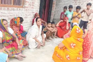 गोंडा: पिता-पुत्र ने लगाई सरयू  नदी में छलांग, बेटे की मौत: बीमारी और तंगहाली ने छीनी ज़िंदगी की उम्मीद