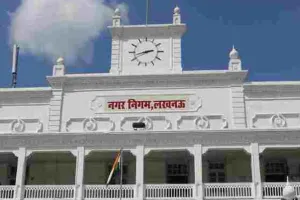 अमीनाबाद घंटाघर पार्क का होगा सौंदर्यीकरण, तोड़े जाएंगे अवैध कब्जे