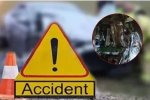 आगरा-लखनऊ एक्सप्रेसवे पर बड़ा हादसा, टोल पर खड़े ट्रक में जा घुसी बस, 2 की मौत 30 घायल