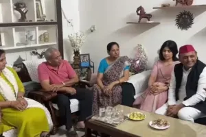 लखनऊ :  अखिलेश यादव ने अंतरिक्ष यात्री शुभांशु शुक्ला के घर की मुलाकात