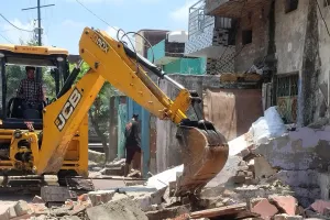 संभल: NKBMG कॉलेज के पास नाले के ऊपर अतिक्रमण कराया ध्वस्त