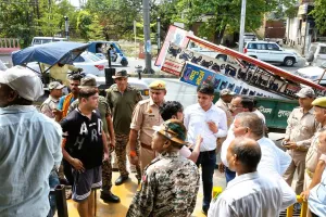 मुरादाबाद: हंगामे के बीच दिल्ली रोड पर निगम की टीम ने हटवाया अतिक्रमण, जैन कार वर्ल्ड सीज