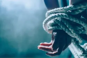 Bareilly: बदमाशों ने बंधक बनाकर महिला और बेटी का किया अपहरण