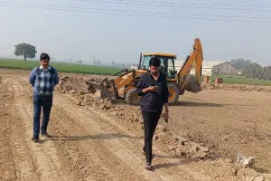 शाहजहांपुर: कालोनाइजरों के झांसे में आकर अवैध कालोनी में फंसा रहे गाढ़ी कमाई