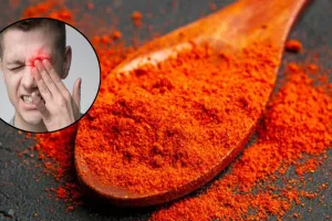 संभल: शराब पीने का विरोध किया तो आंखों में झोंका मिर्च पाउडर