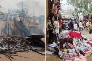 बदायूं: आग लगने से दो सिलेंडर में ब्लास्ट...30 दुकानें जलकर राख