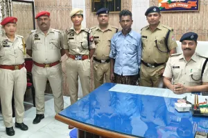 Gonda : नाबालिग बेटी के संग दुष्कर्म कर फरार आरोपी पिता गोंडा में गिरफ्तार