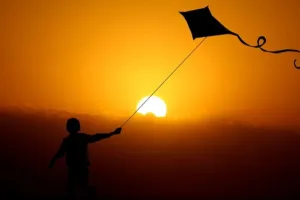 मुरादाबाद: पतंग में डोर की जगह बंधा था तार...करंट लगने से झुलसा बालक