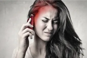 कानपुर :  20 मिनट से अधिक बात करने पर कम उम्र में ही खराब हो सकते कान 