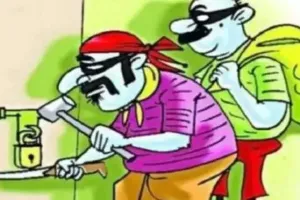 रामपुर: बंद पड़े मकान को चोरों ने बनाया निशाना...एक रात में कई घरों में लगाई सेंध