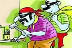 शाहजहांपुर: तीन घरों से चोरों ने नकदी समेत लाखों के जेवर किए चोरी