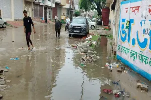 बदायूं: रात में झमाझम बारिश...सुबह शहर की सड़कों पर जलभराव