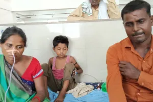 शाहजहांपुर : बेटे को खिलाकर मां ने भी जहरीला पदार्थ खाया, दोनों गंभीर