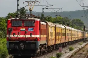 लखीमपुर खीरी: ट्रेन से कटकर युवक की मौत...सिर धड़ से हुआ अलग