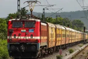 यात्रीगण कृपया ध्यान दें... शताब्दी एक्सप्रेस समेत कई ट्रेनों के बदले मार्ग, देखें लिस्ट