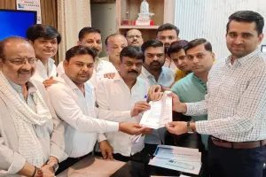 कानपुर : व्यापारियों ने उठाई बाजारों में पार्किंग की मांग, बोले सर्वे के बाद करना पड़ रहा  इंतजार 