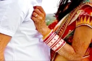 Bareilly: पहले पत्नी नहीं डालती थी घास...अब पति अधिकारी बना तो दोबारा रहना है साथ