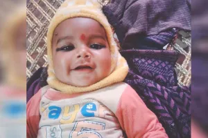 कासगंज: बाइक सवार को बचाने के प्रयास में ऑटो पलटा...मासूम की मौत