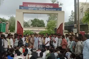 बदायूं: किशोरी का अपहरण करके ले गया युवक, हिंदू संगठनों ने किया प्रदर्शन