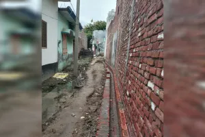 Bareilly: बारिश में निर्माण कार्य दे रहे दर्द...सता रहा हादसों का डर