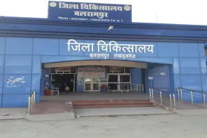 बलरामपुर : नशेड़ी युवक ने ब्लेड से खुद काटा अपना गला