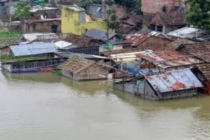 Possibility of potential flooding : डीएम ने ग्रामीणों को दिया भरोसा, समय रहते पूरे होंगे सारे इंतजाम