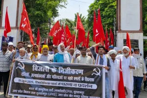 Sultanpur News : जिले में बिजली के निजीकरण व स्मार्ट मीटर का विरोध, मुख्यमंत्री को संबोधित सौंपा ज्ञापन 