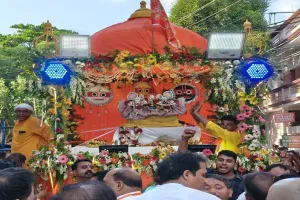 लखनऊ में भगवान जगन्नाथ की रथ यात्रा का भव्य आयोजन, बड़े भाई बलराम और बहन सुभद्रा भी रथ पर सवार, हजारों श्रद्धालुओं ने लिया हिस्सा