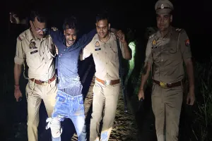 Bareilly: पुलिस मुठभेड़ में तीन चोर गिरफ्तार...एक के पैर में लगी गोली