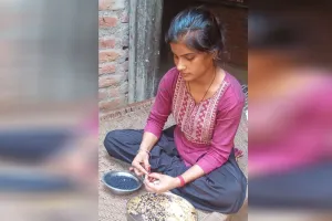 बदायूं: माला बनाकर पिरोई परिवार की डोर...दूसरों का बनी सहारा