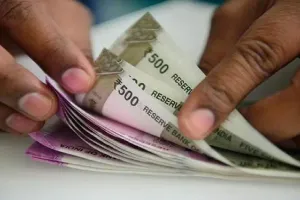 संभल: कैंसर पीड़ित की पत्नी से शिक्षामित्र ने हड़पी बीमा क्लेम की रकम...FIR