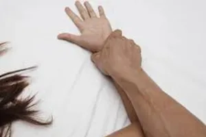 रामपुर: शादी का झांसा देकर युवती से रेप...पंचायत में शादी को राजी, अब फरार हुआ युवक