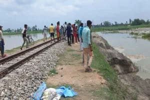 लखीमपुर खीरी : मैलानी-नानपारा रेल प्रखंड पर बढ़ा कटान का खतरा, रोका ट्रेनों का संचालन