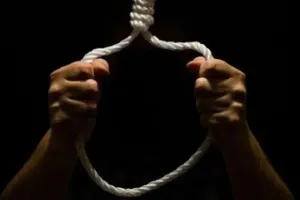 लखीमपुर खीरी: कमरे में झूलता मिला मजदूर का शव...फांसी लगाकर की आत्महत्या