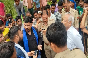 Bareilly: बिना अनुमति लगाई बाबा साहब आंबेडकर की प्रतिमा...हटाने पर खूब हुआ हंगामा