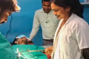 लखीमपुर खीरी: ऑपरेशन के दौरान कॉमेडी सर्कस...डॉक्टरों की हंसी ठिठोली का वीडियो वायरल