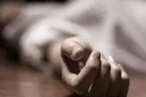 इटावा का खूनी बना भाई... घर में घुसकर नाबालिग बहन की कुल्हाड़ी से काटकर हत्या 