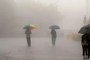 UP Monsoon: पश्चिमी यूपी के 16 जिलों में भारी बारिश का येलो अलर्ट जारी, जानें कब सुहाना होगा लखनऊ का मौसम
