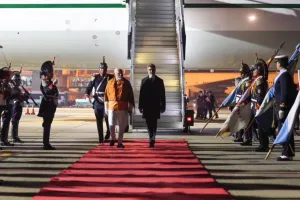अर्जेंटीना पहुंचे पीएम मोदी, एयरपोर्ट पर हुआ भव्य स्वागत