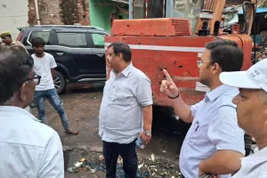 UP NEWS: भ्रष्टाचार चरम पर... पानी में बहे 30 करोड़, नालों में भरी सिल्ट, जानें पूरा मामला