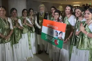 PM Brazil Visit: Operation Sindoor की थीम पर पीएम मोदी का हुआ भव्य स्वागत, प्रधानमंत्री की एक झलक पाने के लिए भारतीय नागरिकों का लगा तांता 