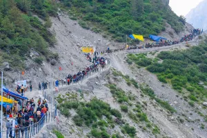 Amarnath Yatra 2025 : बालटाल के रास्ते फिर शुरू हुई अमरनाथ यात्रा, मूसलाधार बारिश के बंद करना पड़ा था मार्ग पहलगाम पर अब भी निलंबित 